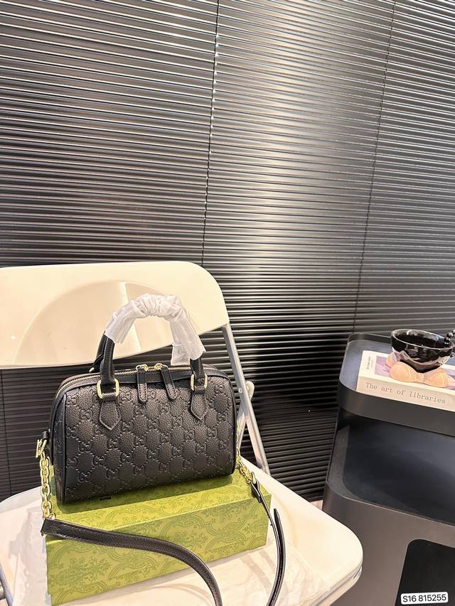 配盒子 Gucci酷奇枕头包 大容量 手提斜挎皆可 通勤必备 东西多的宝宝一定要入！ 尺寸 22 14 货号815255