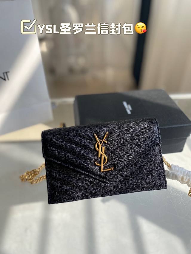 Ysl圣罗兰信封包 鱼子酱牛皮材质 比较耐磨耐造 可单肩斜挎 内里卡槽很多 很日常又很百搭 尺寸:19*12 Ysl圣罗兰信封包 鱼子酱牛皮材质 比较耐磨耐造 可单肩斜挎 内里卡槽很多 很日常又很百搭 尺寸:19*12