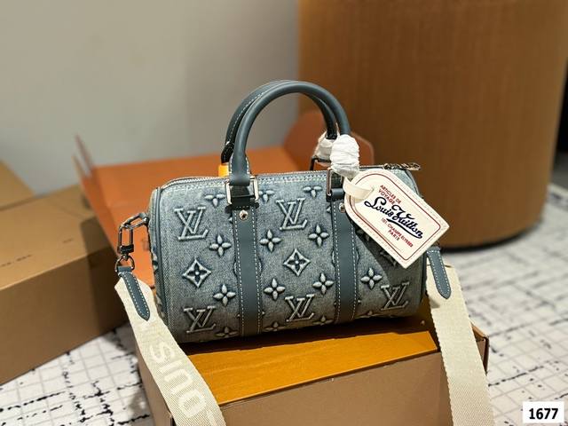 原单立体刺绣 折叠礼盒包装 尺寸：24*15Cm L家 牛仔keepall 枕头包 这一季的单宁越看越香 Keepall25尺寸对男生女生都很友好，必须是本季的