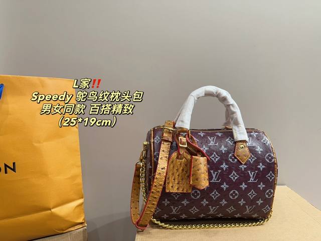 尺寸25.19 Lv Speedy 鸵鸟纹枕头包 Speedy 手袋呈现多种变换和全新形式 色彩鲜艳且多样,虽然是男款,但是女生也会喜欢啊~ 个头挺大的,短途当 尺寸25.19 Lv Speedy 鸵鸟纹枕头包 Speedy 手袋呈现多种变换和全新形式 色彩鲜艳且多样,虽然是男款,但是女生也会喜欢啊~ 个头挺大的,短途当