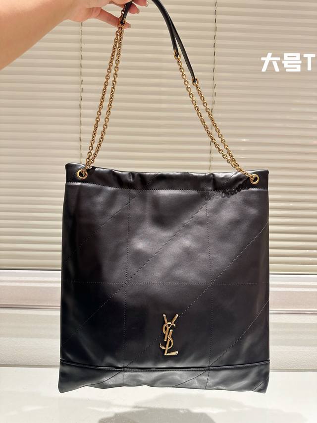Size:35.38Cm 32.33Cm Ysl 购物袋 高级感满满 整体造型是很puffv的感觉 可以斜挎,腋下, 真的特别实用 还是rose同款 Size:35.38Cm 32.33Cm Ysl 购物袋 高级感满满 整体造型是很puffv的感觉 可以斜挎,腋下, 真的特别实用 还是rose同款