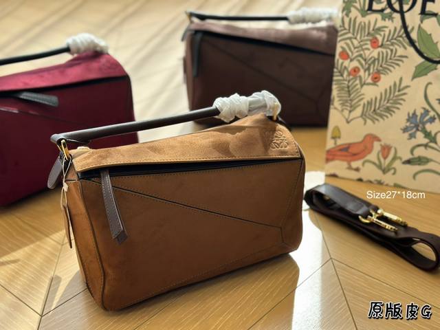 牛皮 罗意威loewe Puzzle从此多一只 Bag 罗家几何包家族的包粉们肯定都乐开了花，经典几何包又要凭借迷你包大肆吸粉啦！这次我们来种草这款包 看看是否