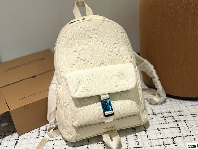 Gucci 双肩出货 新款 男女背都好看 作为一只合格的双肩包 一定要好看 舒适 耐造 背包比较大 远途旅行带它准没错 也是学生党的最佳选择 超级实用 再适合不 Gucci 双肩出货 新款 男女背都好看 作为一只合格的双肩包 一定要好看 舒适 耐造 背包比较大 远途旅行带它准没错 也是学生党的最佳选择 超级实用 再适合不