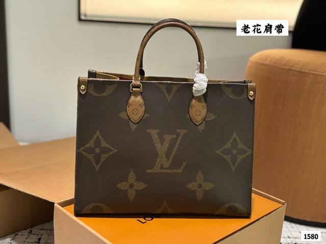 飞机折叠礼盒 原单品质 Lv A B面原料 Onthego妈咪袋 性价比之王这是一款超赞的包型,灵感来自于恶搞lv的街头品牌,曾经的曾经,Louis Vll L 飞机折叠礼盒 原单品质 Lv A B面原料 Onthego妈咪袋 性价比之王这是一款超赞的包型,灵感来自于恶搞lv的街头品牌,曾经的曾经,Louis Vll L