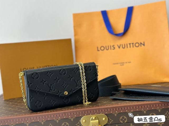 折叠盒 经典三件套赠送专柜宽肩带 买一得三的好事再次发生了 这款三合一链条包的设计真是大惊喜，手机、证件、现金、钥匙口红等日常小物都通通能容纳，重点是内里的三个