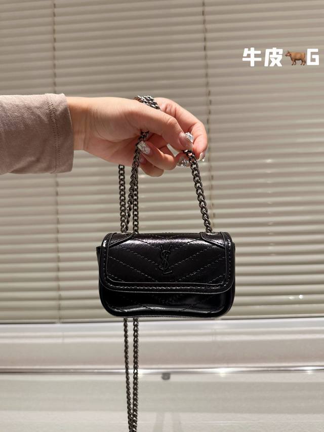 顶级原单 头层皮 迷你原版牛皮圣罗兰翻盖邮差包自留推荐圣罗兰ysl-Niki专柜新品 明星款 据说上市不到一个月被抢空 超多博主推荐 保留了ysl一贯的摇滚精神