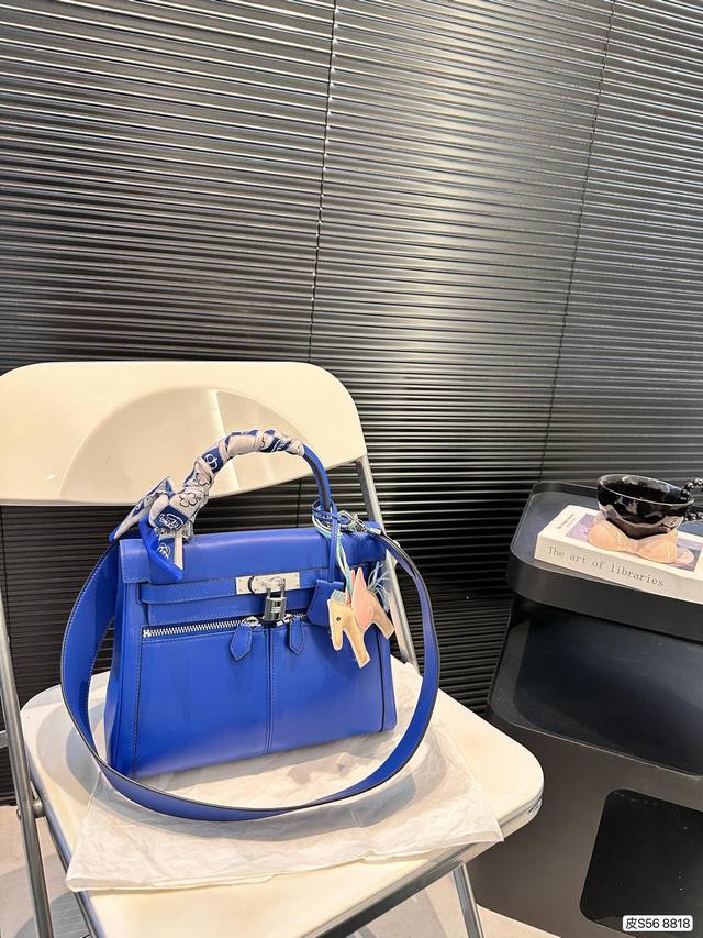 纯皮爱马仕 啥也不说了，就是酷就是帅，就是贵 质感好很多，也没那么塌。口袋的缝制 精细太多，还是外露缝线的口袋，更精致好看！尺寸：28 22 货号8818