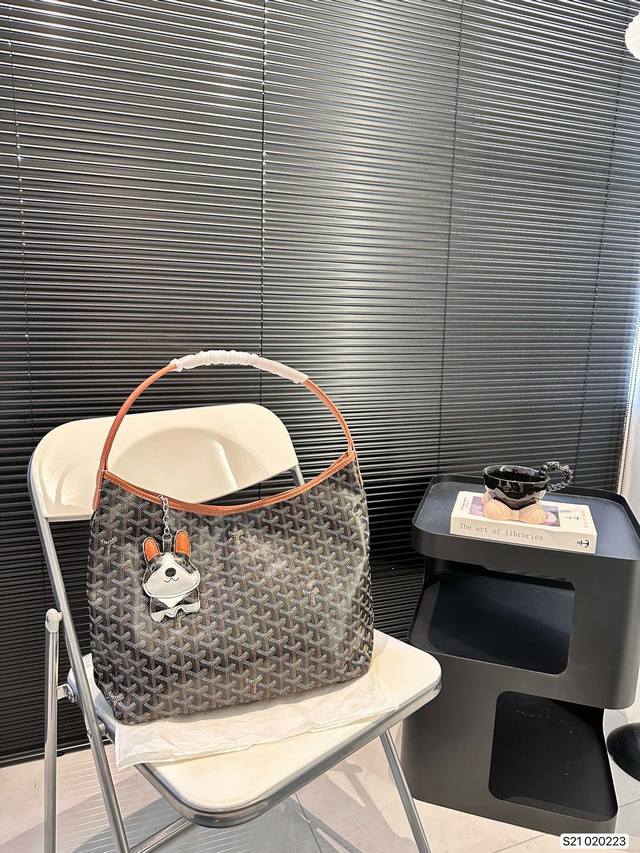 配盒子 限量款 戈雅购物袋 最火爆的 超多明星网红都在秀！大家可以去加购啦，另外收到的宝宝就会知道手腕带是立起来的不是放在那里软下去，尺寸：34 27 货号03