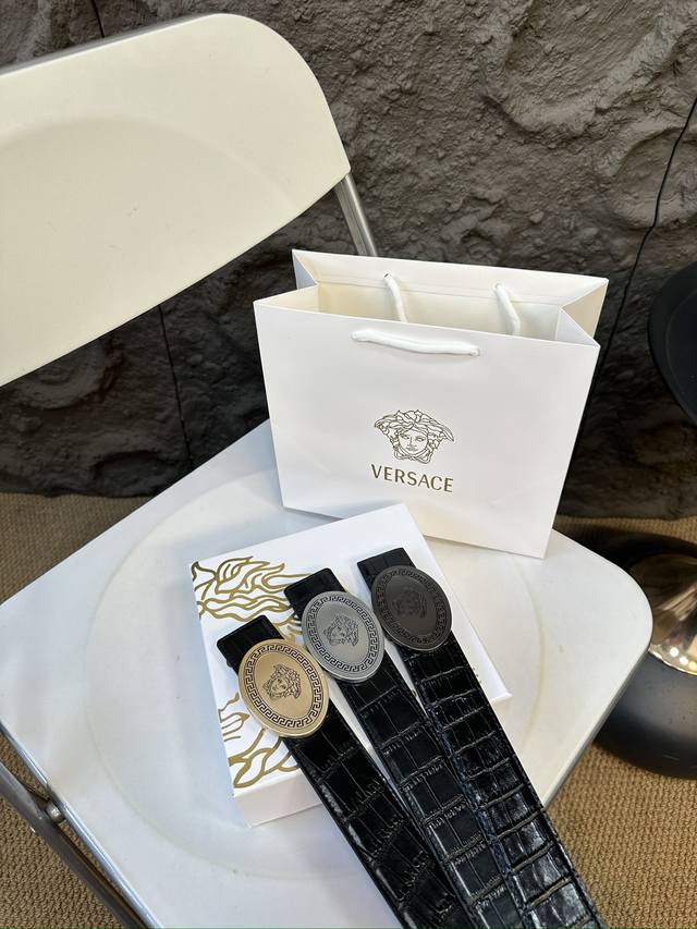 升级版 范思哲！！ 高版本！ 腰带 嘿哈 原单牛皮皮带～热门款 皮带里面最火的啦～质量很好 全套包装！五金绝对不褪色 皮带头和专柜一样的哦～ 配礼盒手提袋发票