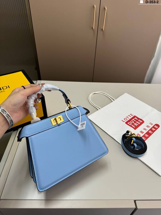 Fendi芬迪peekaboo小猫包