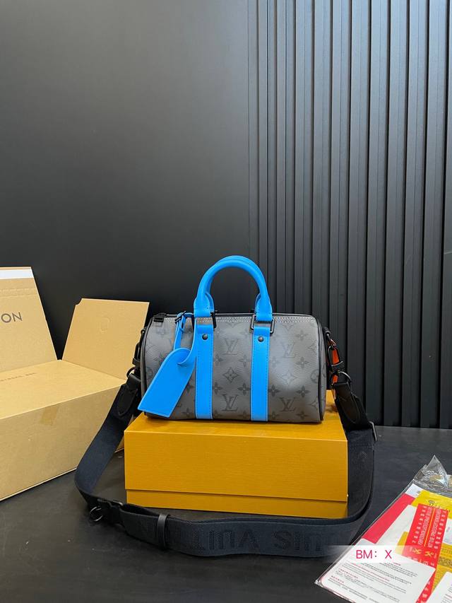 配折叠礼盒 Lv Keepall Xs 新品枕头包 简直长在我的心头。 男女同款！！！！ 男盆友的新包 尺寸25*14