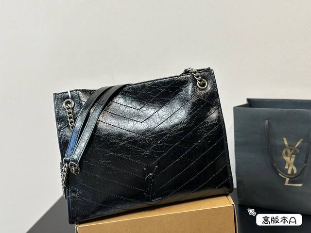 全套包装 Tote通勤包ysl Niki 这只ysl Niki Shopping Bag有中号 完美的可以装下包口有吸铁石封口，地铁_上也相对安全。我觉得对大部