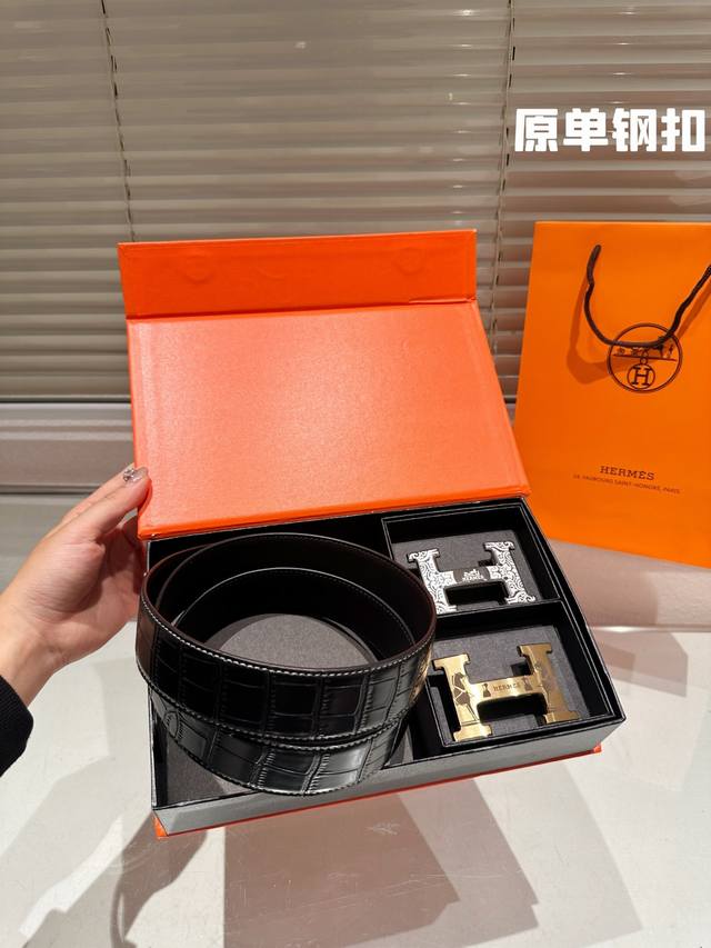 双头钢扣 高版本！腰带爱马仕牛皮皮带～热门款 男女通用皮带里面最火的版本啦～质量很好 全套包装！五金绝对不褪色 皮带头和专柜一样的哦～ 配礼盒手提袋发票