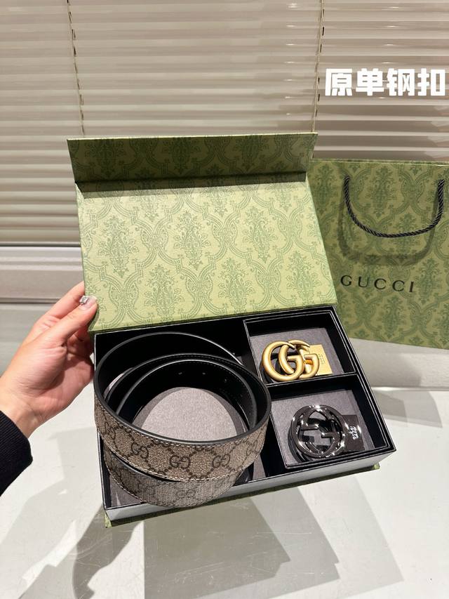 双头钢扣 高版本!腰带gucci牛皮皮带~热门款 男女通用皮带里面最火的版本啦~质量很好 全套包装!五金绝对不褪色 皮带头和专柜一样的哦~ 配礼盒手提袋发票 双头钢扣 高版本!腰带gucci牛皮皮带~热门款 男女通用皮带里面最火的版本啦~质量很好 全套包装!五金绝对不褪色 皮带头和专柜一样的哦~ 配礼盒手提袋发票