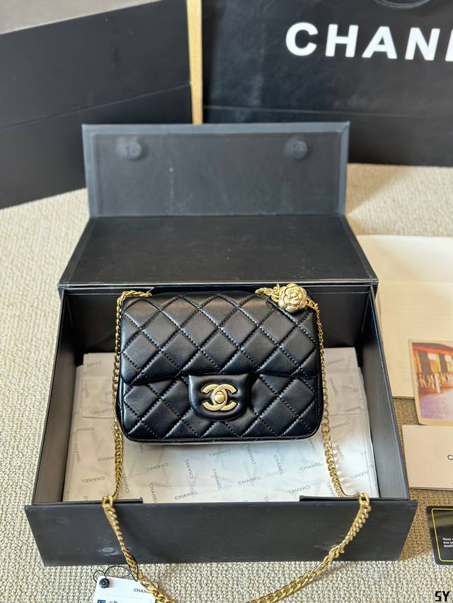 绝美香奈儿 Chanel 不是所有女孩子都是如此精致 Chanel 2024新款山茶花球款时髦精必备款超级精致 Size:18Cm