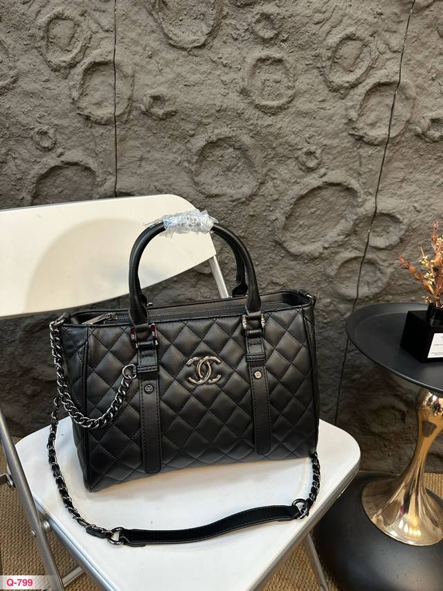 香奈儿chanel 中古托特包复古优雅 满满的高级感 大小适中 容量感人 休闲正装皆可轻松驾驭 尺寸31.23Cm