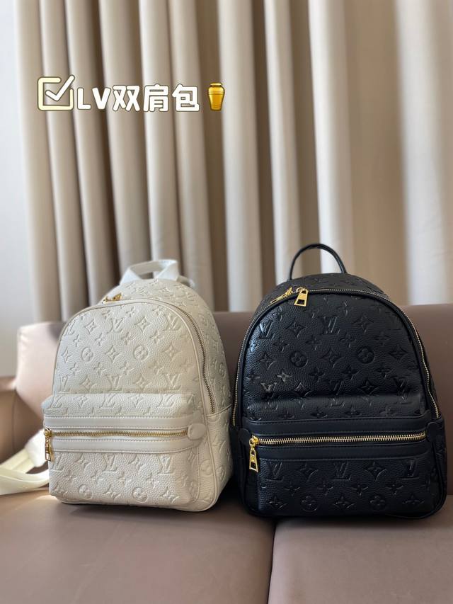 Lv 双肩包 百搭到没朋友 就是酷 时尚感超强 辨识度很高 尺寸26*30