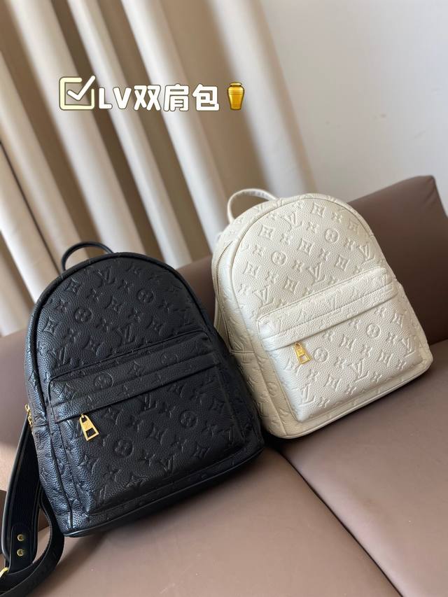 Lv 双肩包 百搭到没朋友 就是酷 时尚感超强 辨识度很高 尺寸27*32