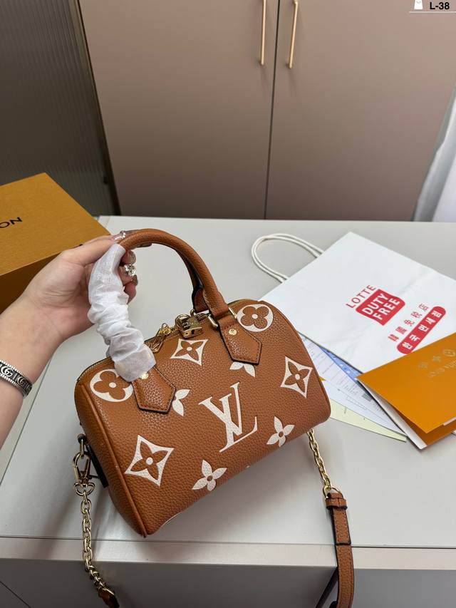 Lv枕头包 经典系列 时尚百搭 颜值高 日常出街首选 L-38尺寸20.11.13折叠盒