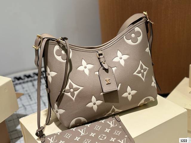 折叠礼盒 Lv Carryall大爆款 买不到根本买不到！它真的太太太太好看了 不愧是断货王上身是真香而且它更适合日常的搭配风格有一种酷酷的赶脚 随性慵懒风，随