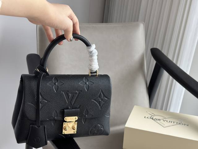 配盒 Size：23*16Cm L家 Madeleine Bb 非常喜欢这种带手柄的包 拎起来很有感觉！ 搜索lv