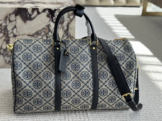 Size：50Cm 百搭耐看的tb 旅行袋 春节小长假需要它哦！ 男生背很好看 女生背也超帅 旅行包 健身包 搜索旅行包