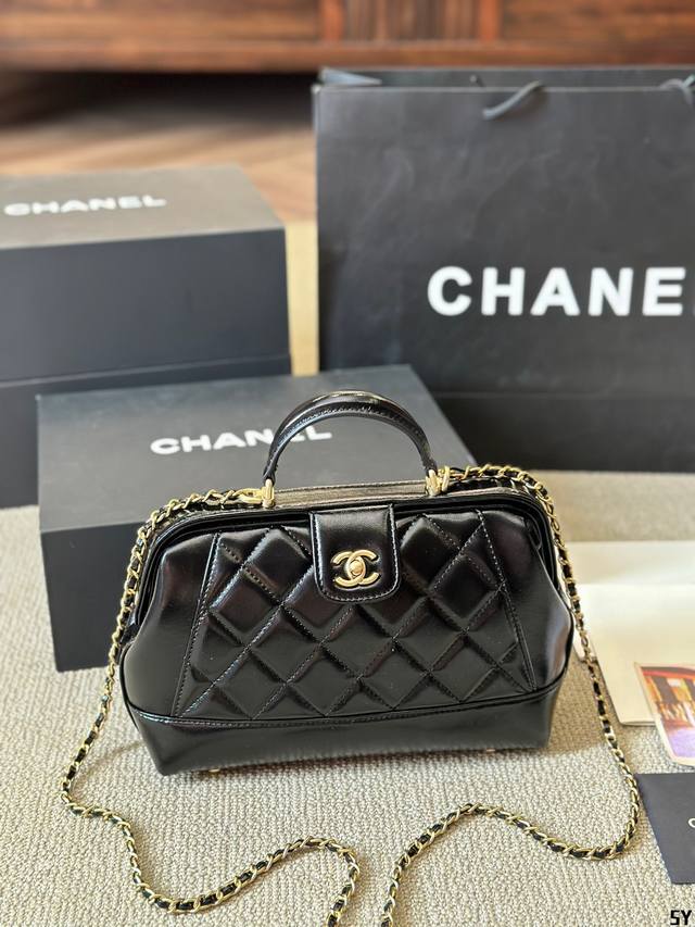 小羊皮 24A 高级手工坊医生包狠狠种草啦~ 这种草24A高级手工坊医生包 #24A #Chanel 无论是逛街约会,还是上班通勤,这款包包都能够轻松驾驭 6O 小羊皮 24A 高级手工坊医生包狠狠种草啦~ 这种草24A高级手工坊医生包 #24A #Chanel 无论是逛街约会,还是上班通勤,这款包包都能够轻松驾驭 6O