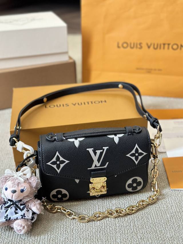 牛皮 全钢五金 配挂件 Lv Pochette Metis East West Mini 新款邮差包 Lv邮差包老花手提单肩斜挎包，优雅低调的外形设计和宽敞的包