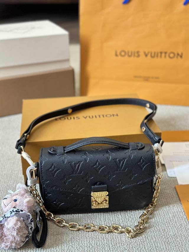 牛皮 全钢五金 配挂件 Lv Pochette Metis East West Mini 新款邮差包 Lv邮差包老花手提单肩斜挎包，优雅低调的外形设计和宽敞的包