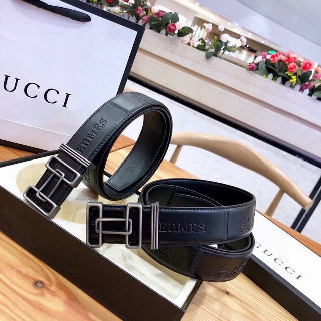 爱马仕爱马仕是世界奢侈品 品牌 创建于法国巴黎带身采用纯皮制作 . 更显尊贵 带身宽度:3.8厘米奢侈 保守 尊贵 贵族式风格由整体到细节 有法国人的浪漫气息