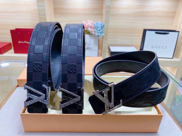 路易威登为全球最大的高级时尚控股公司以传统手工设计和款式新颖誉满全球此款采用头层牛皮 名师制作 随心驾驭[奸笑] 附带原版包装 宽度3.8 双面可用