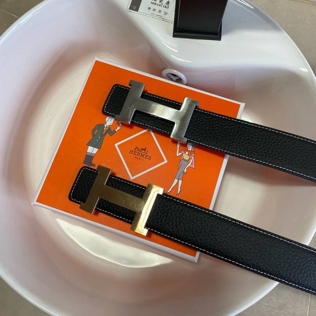 品牌:爱马仕 等级:原版品质.定制牛皮 专柜售经典爆款开模。油边精致 手感柔软.实物拍摄无修饰 上身效果超好、长度不可裁剪.配专柜全套包装.送礼自带首选 送打眼 品牌:爱马仕 等级:原版品质.定制牛皮 专柜售经典爆款开模。油边精致 手感柔软.实物拍摄无修饰 上身效果超好、长度不可裁剪.配专柜全套包装.送礼自带首选 送打眼