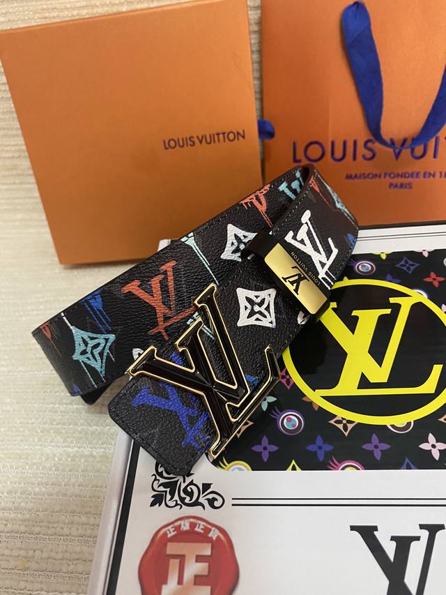 品名:Lv..路易..威登原单 材质:原单牛皮腰带 百分百头层牛皮腰带保证真皮,24K纯钢扣,专柜原单品质、做工精细,时尚大牌,送人自用首选 包装: 请认准如图 品名:Lv..路易..威登原单 材质:原单牛皮腰带 百分百头层牛皮腰带保证真皮,24K纯钢扣,专柜原单品质、做工精细,时尚大牌,送人自用首选 包装: 请认准如图