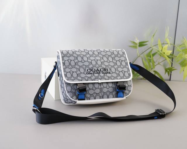 蔻驰 官网同步 高版本 斜挎单肩背包 永恒不过时的标志性产品 纯原单布料 顶级五金制作 非市面普通版本 今年coach最爱的款 全部实拍 实用性非常高 完全不用