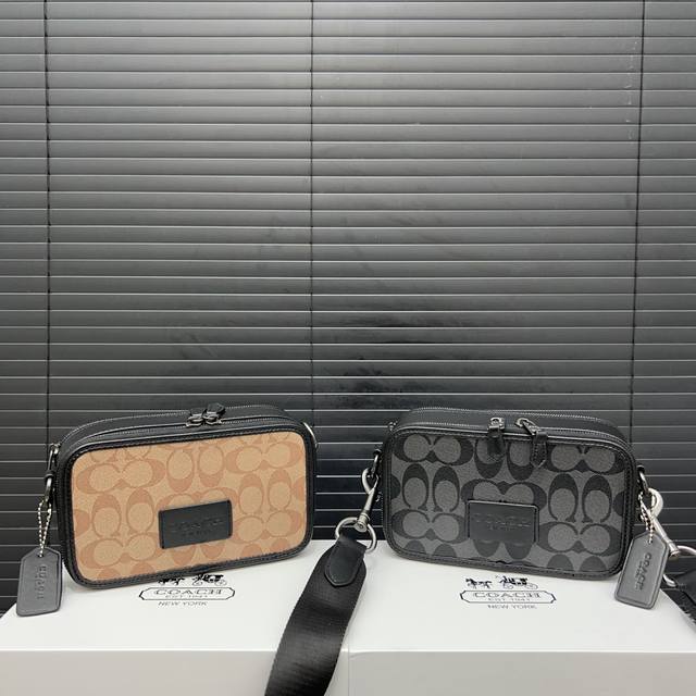 Coach 蔻驰 Wyatt20 男士斜挎单肩包 经典logo搭配原厂工艺材质 休闲百搭 采用实物拍摄 原厂原版面料 配送礼盒 防尘袋12 X 20 Cm。