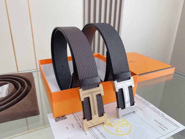 Hermès爱马仕经典元素，正反两面呈现不同色调，扣头金属工艺，经手工打磨而成，环绕细节，定格精彩瞬间。38Mm.