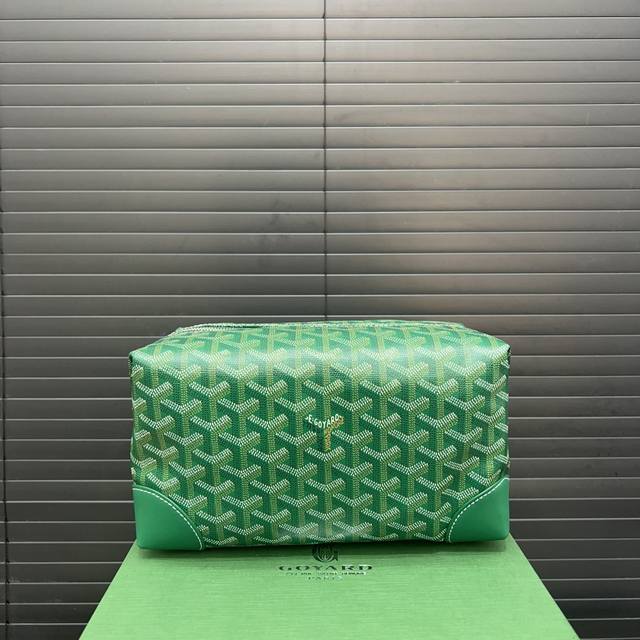 Goyard 戈雅 Bowling 25Y字老花满印拉链开合 帆布拼皮 手拿包化妆包 洗漱包男女同款情侣款 原厂面料 激光雕刻五金 高货品质 配送防尘袋 礼盒 Goyard 戈雅 Bowling 25Y字老花满印拉链开合 帆布拼皮 手拿包化妆包 洗漱包男女同款情侣款 原厂面料 激光雕刻五金 高货品质 配送防尘袋 礼盒