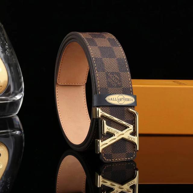 高端品质,实物拍摄 批 配全套包装 品牌:L V海外原单 扣头材质:精品实心钢扣 带身材质正面:40Mm宽度采用双面进口原版皮腰带,真空电镀五金扣头实物拍摄 一 高端品质,实物拍摄 批 配全套包装 品牌:L V海外原单 扣头材质:精品实心钢扣 带身材质正面:40Mm宽度采用双面进口原版皮腰带,真空电镀五金扣头实物拍摄 一