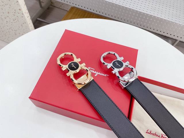 如果有一款腰带是今年我喜欢的 还是10年前我喜欢的。只有 菲拉格慕 无论是新手还是职场精英都是很好驾驭的一款长短自由剪裁 纯皮制作 宽度3.5厘米。配送礼盒 如果有一款腰带是今年我喜欢的 还是10年前我喜欢的。只有 菲拉格慕 无论是新手还是职场精英都是很好驾驭的一款长短自由剪裁 纯皮制作 宽度3.5厘米。配送礼盒