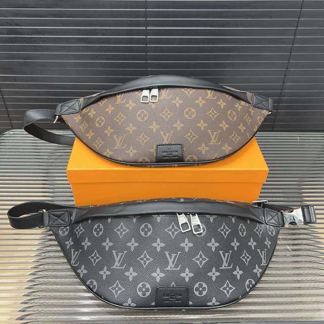 Louisvuitton 路易威登 印花腰包 斜挎胸包 采用精湛镶嵌细工,经典百搭 实物拍摄 配送防尘袋 礼盒 28 X 17 Cm。 Louisvuitton 路易威登 印花腰包 斜挎胸包 采用精湛镶嵌细工,经典百搭 实物拍摄 配送防尘袋 礼盒 28 X 17 Cm。