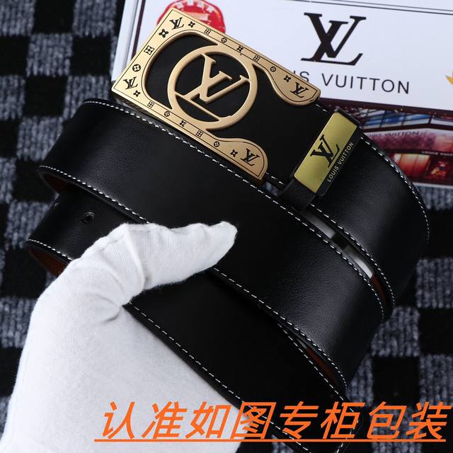 男士腰带：Lv 路易斯登 原单 男士皮带：百分百头层牛皮，保证真皮。24K纯钢扣双面可用专柜同等质量， 送人自用首选 包装： 请认准如图专柜包装，赠送打孔器，银