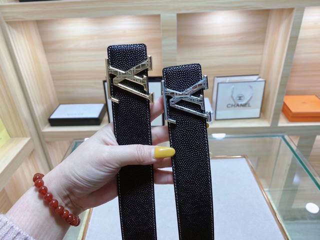 路易威登 进口 原单品质经典男款腰带专柜togo皮搭配精钢扣 钢扣不褪色 纯牛皮 3.8厘米 实用与美观兼并。 下单备注腰围尺码