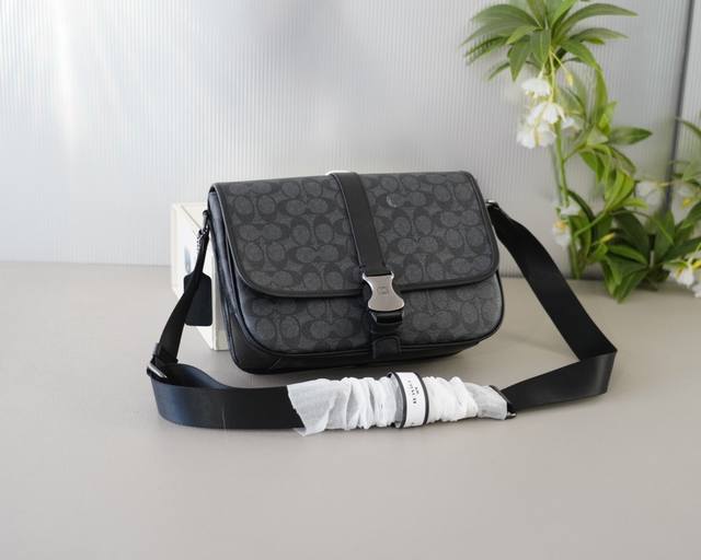 蔻驰 官网同步 高版本 斜挎单肩背包 永恒不过时的标志性产品 纯原单牛皮 顶级五金制作 非市面普通版本 今年coach最爱的款 全部实拍 实用性非常高 完全不用