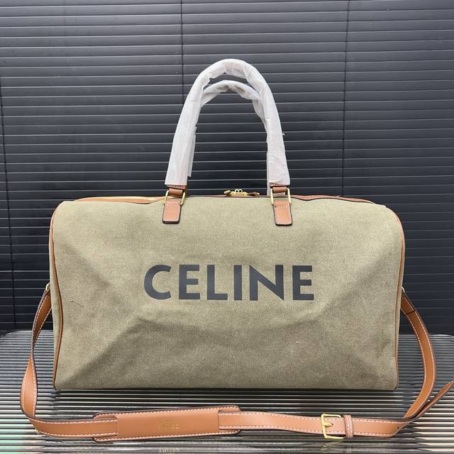Celine 赛琳 Voyage 旅行袋 手提包袋 机场包 采用精湛镶嵌细工,实物拍摄 原厂原版面料 配送防尘袋 50 X 28 Cm。 Celine 赛琳 Voyage 旅行袋 手提包袋 机场包 采用精湛镶嵌细工,实物拍摄 原厂原版面料 配送防尘袋 50 X 28 Cm。