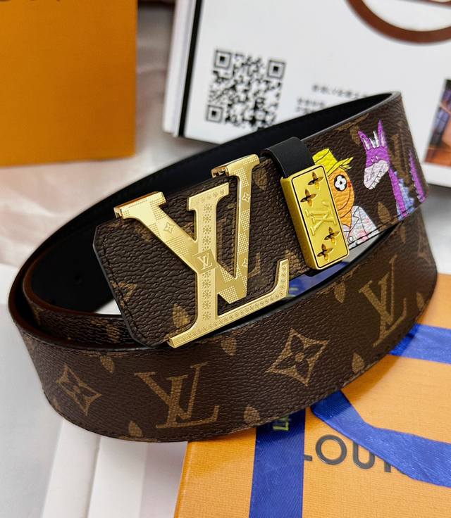 皮带：Lv..路易..威登顶级复刻- 腰带：原单品质百分百进口头层牛皮，保证真皮。雕花镂空工艺.真空电镀.永不掉色.24K纯钢扣头层老花，黑格，棕格，黑花，格仔