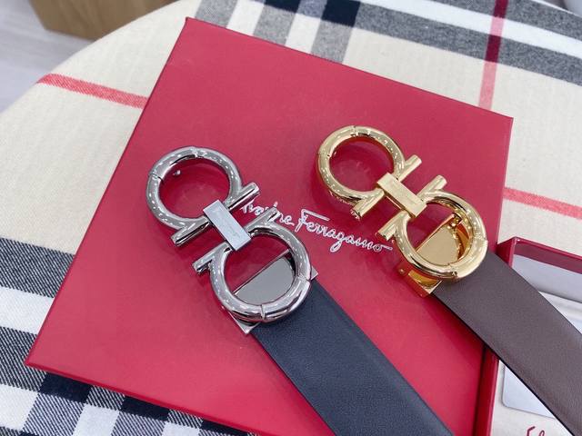 菲拉格慕新款1927年诞生于意大利的奢华时尚品牌,将卓越工艺与独特风格代代相传至今.双面可用精品五金搭配两面头层牛皮长度可以自行裁剪。 太香了 菲拉格慕新款1927年诞生于意大利的奢华时尚品牌,将卓越工艺与独特风格代代相传至今.双面可用精品五金搭配两面头层牛皮长度可以自行裁剪。 太香了