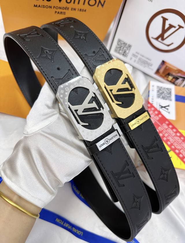皮带：Lv..路易..威登顶级复刻. 腰带：原单品质百分百头层牛皮，保证真皮。镂空雕花设计.真空电镀.永不掉色.24K纯钢扣进口头层小牛皮系列双面可用专柜同等质