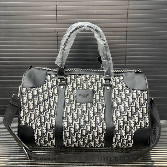 Dior 迪奥 提花 刺绣旅行袋 机场包 手提包 原厂面料材质 电镀五金 休闲百搭 高端货 配送 防尘袋 25 X 45 Cm Dior 迪奥 提花 刺绣旅行袋 机场包 手提包 原厂面料材质 电镀五金 休闲百搭 高端货 配送 防尘袋 25 X 45 Cm