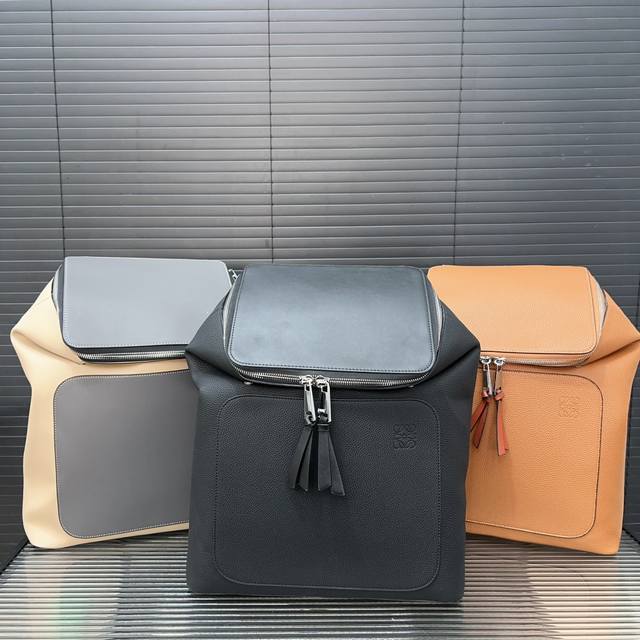 Loewe 罗意威 Goya拼色双肩包 男女通用背包 书包 原厂面料材质 高端品质 规格:34 X 41Cm Loewe 罗意威 Goya拼色双肩包 男女通用背包 书包 原厂面料材质 高端品质 规格:34 X 41Cm