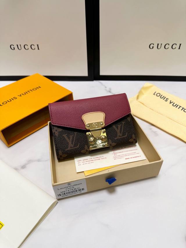 颜色 黑 紫红尺寸 19X10官网同步经典顶级做工原版皮,高档五金,经典爆款永不过时 颜色 黑 紫红尺寸 19X10官网同步经典顶级做工原版皮,高档五金,经典爆款永不过时